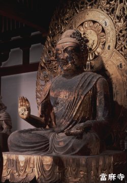 當麻寺.弥勒仏.jpg